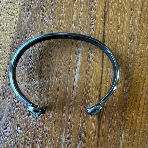 Kendra Scott Elton pinch cuff bracelet in gunmetal-tone w/ abalone shell stones - Picture 3 of 10